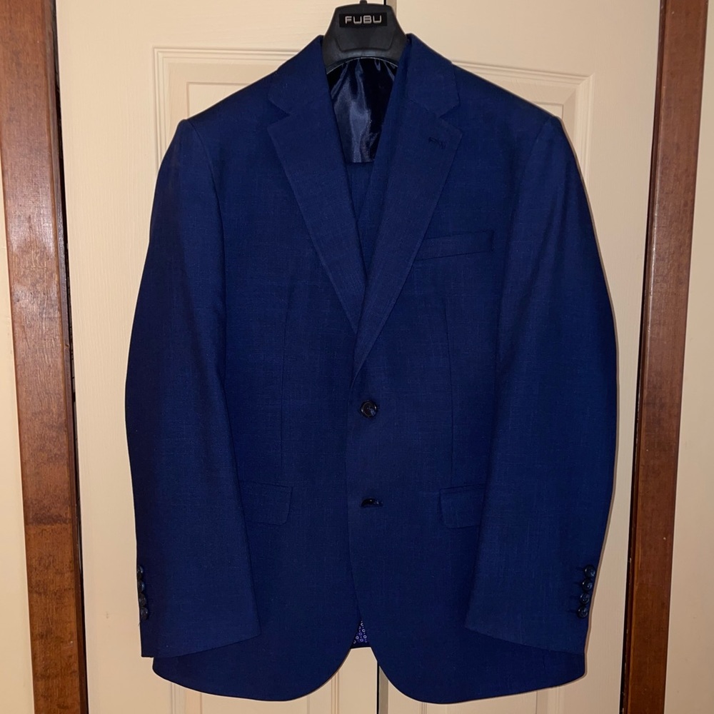 FUBU Men’s suit LIKE NEW! 38S